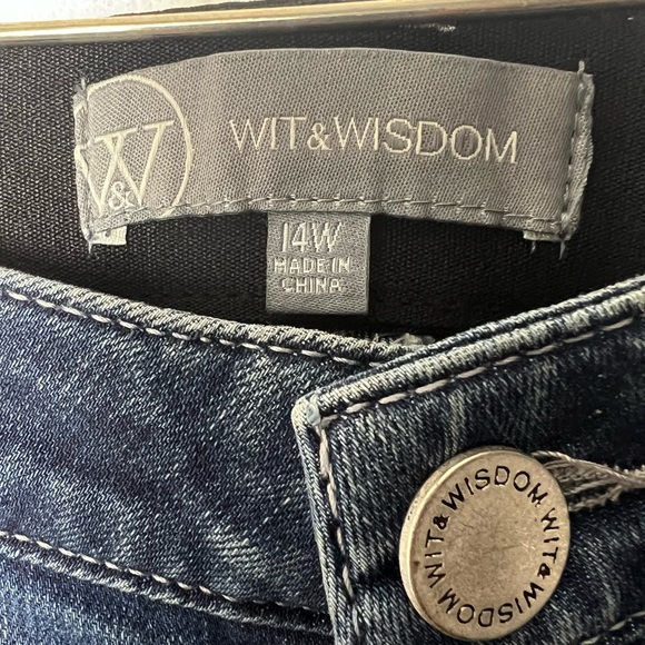 Wit & Wisdom Ab Solutions Blue Denim Shorts - Picture 4 of 9